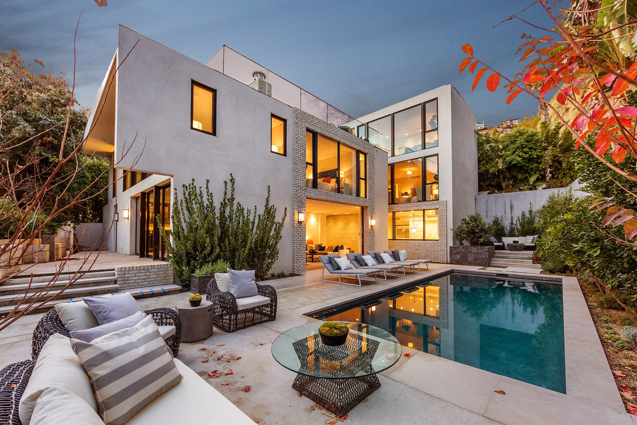 Modern Pool & Patio