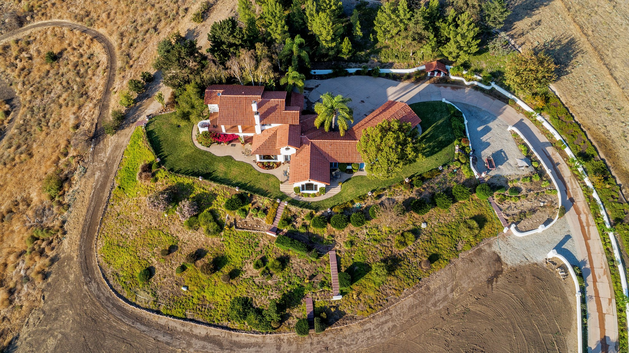Estate Lot & Grounds
